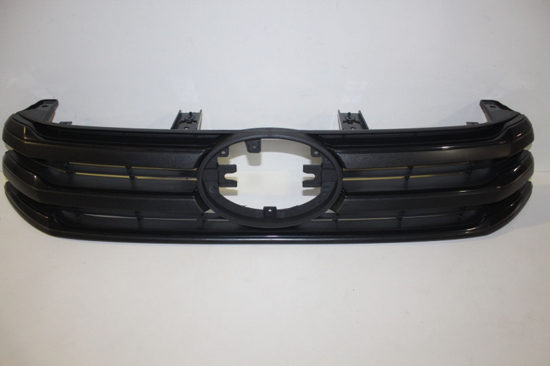 TOYOTA MAIN GRILLE HILUX 2.4 GD6 BLACK 16-